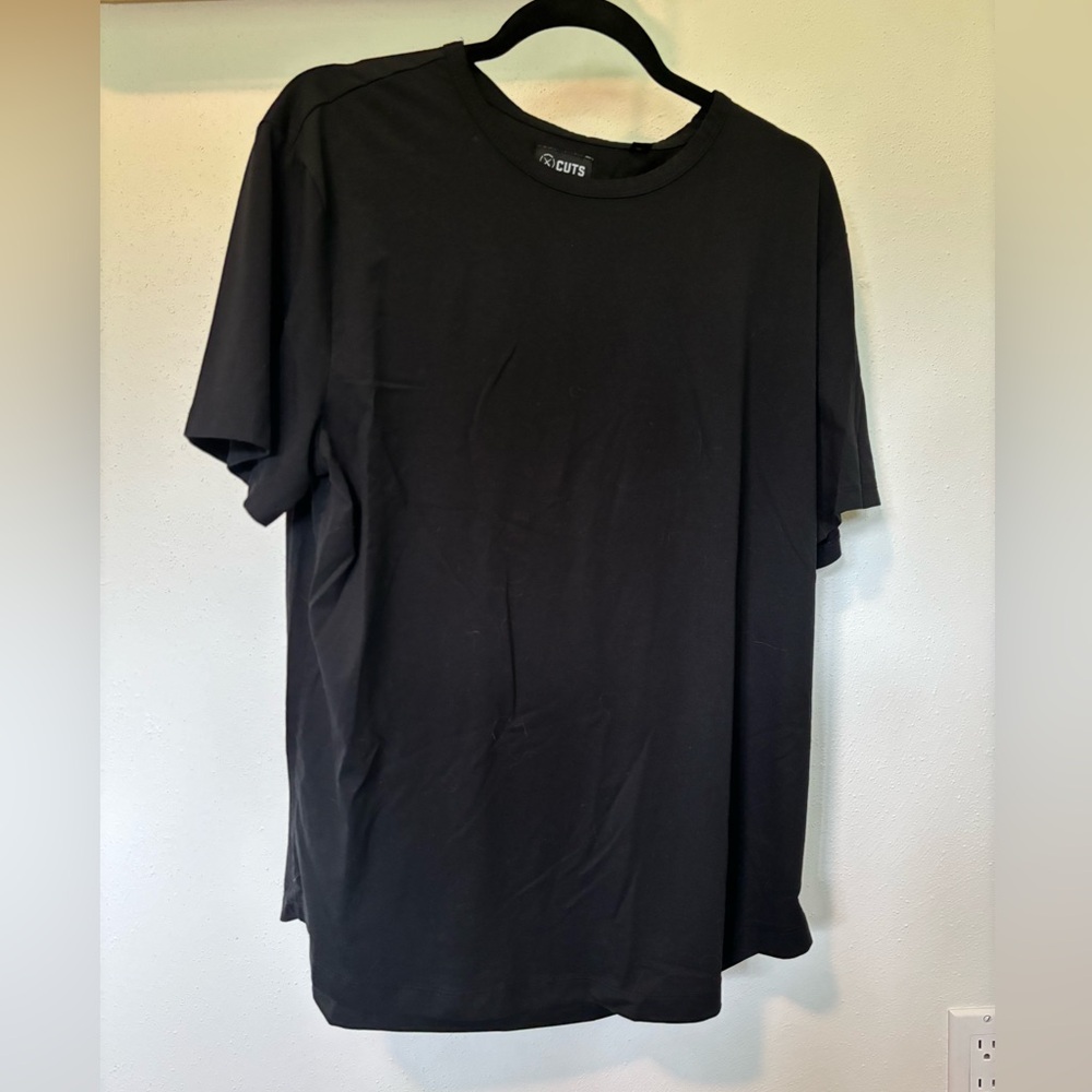 Cuts clothing curve hem tee